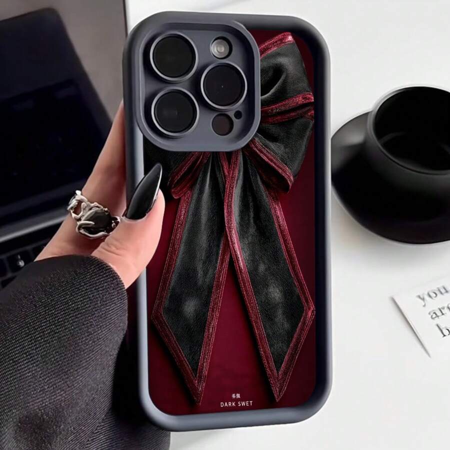 Cubierta de telefono con lazo elegante color negro y rojo oscuro con estampado de corbata y texto dark sheet para uso diario y estilo fashion - Negro - Ver 1