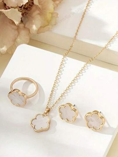 3pcs/Set Vacation Style Fashionable Sweet Clover Pendant Necklace With Matching Earrings And Ring Set, Elegant Jewelry Set For Women