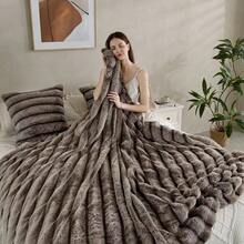 This Is A Thick, Double-Layered Faux Rabbit Fur Blanket, Perfect For Winter Warmth. Made With Double-Layered Fabric, It's Suitable For All Seasons. Available In King/Queen Size For Single Or Double Use. Soft, Comfortable, And Machine Washable. Ideal For Bedrooms, Sofas, Offices, Car Travel, And More. A Versatile Blanket, Thick Shawl, Pet Blanket, Birthday Gift, Halloween Gift, And Christmas Gift. - màu trắng sữa - Xem 7