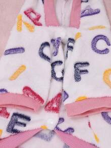 ملابس شتوية للكلاب الأليفة للاستخدام الداخلي والخارجي، رداء مخملي مزين بحرف، مناسب للقطط والكلاب الصغيرة - أبيض - مشاهدة 11