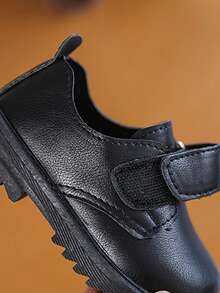 1 par de zapatos formales para niños pequeños, diseño de gancho y bucle de PU, zapatos planos de estilo Oxford, de moda para primavera y otoño - Negro - Ver 3