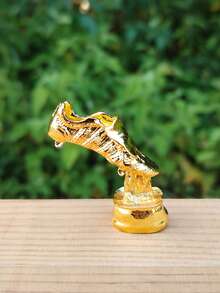 体育奖杯桌面摆件/装饰品，适用于英超联赛、金球奖、欧洲杯、足总杯等体育赛事纪念品，可作书挡装饰或小礼物。 - 金色 - 查看 9