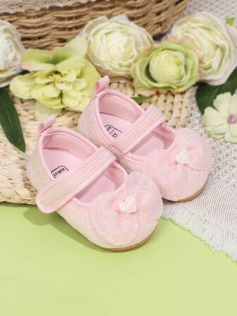 1 par de zapatos preandadores planos, transpirables y antideslizantes con diseño asimétrico de corazón para bebés niñas, estilo elegante de Mary Jane, adecuados para primavera/otoño, 0-15 meses