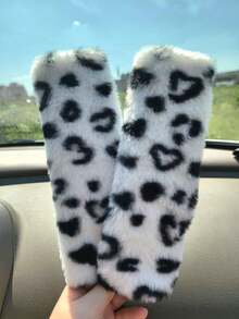 2pcs Heart-Shaped Leopard Print Car Seat Belt Shoulder Cover,Automotive Interior Plush Seat Belt Shoulder Protection Cover Comfortable Anti Neck Anti Friction Shoulder Protection Leopard Pattern Decorative Automotive Shoulder Protection Cover,Car Seat Belt Shoulder Cover, Plush Shoulder Strap, Shoulder Protection, Universal For Various Car Models, Car Decoration, Car Interior
