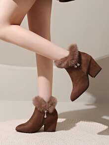 Giày bốt cổ ngắn nữ mũi nhọn gót dày mới mùa Thu/Đông 2025, bốt cao gót ấm áp phối lông giả, khóa kéo bên hông. - màu nâu - Xem 3