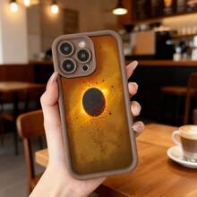 Cubierta de teléfono con borde negro y diseño de eclipse solar en tonos dorados para uso diario en cafeterías Aplicable a los teléfonos de la serie Apple y Galaxy - Burdeos - Ver 5