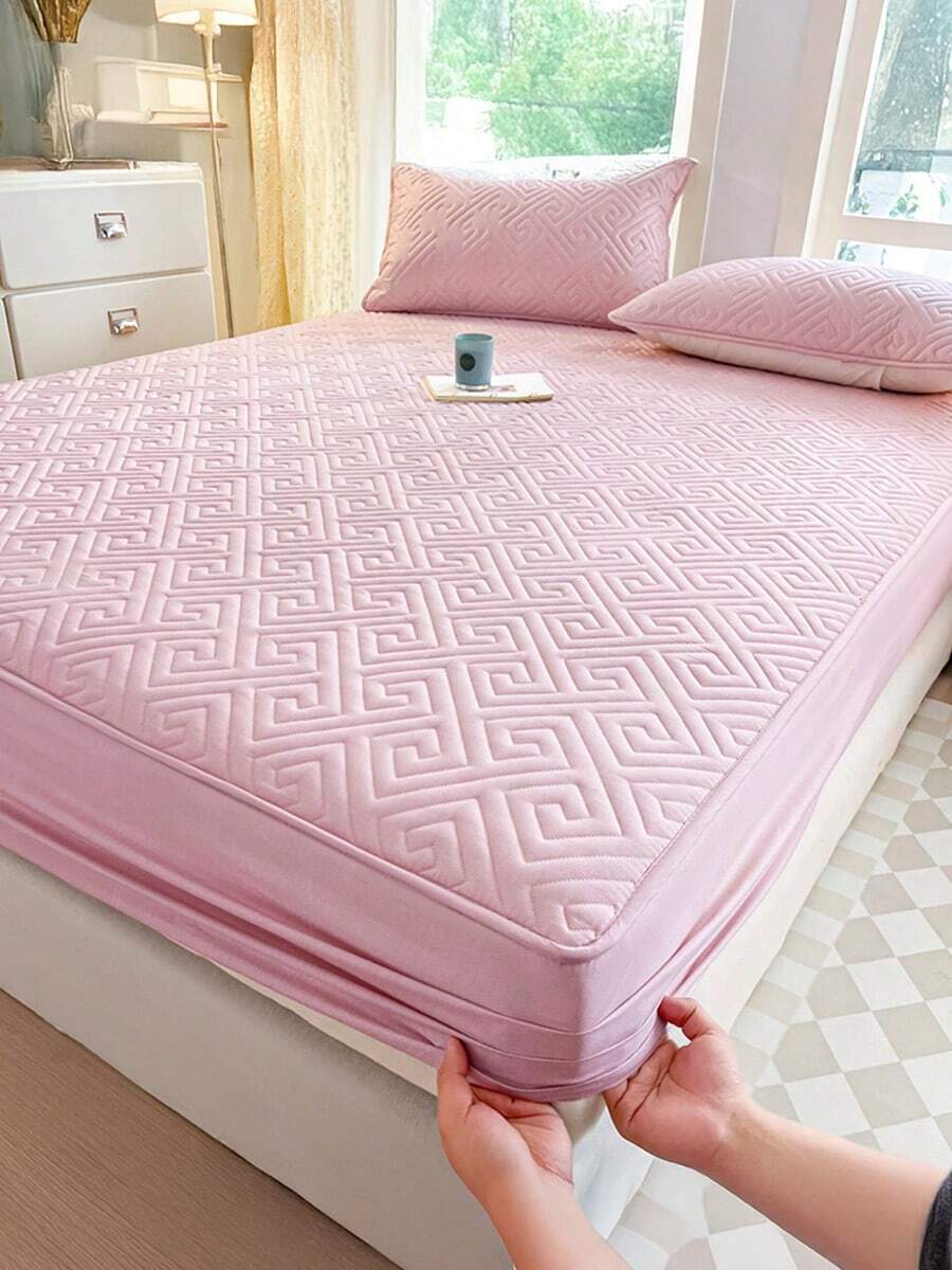 1pc Waterproof Fitted Sheet, Bedding, Bed Sheets, Plaid Fitted Sheet, Skin-Friendly Mattress Cover, Soft And Comfortable Bedding For Bedroom, Fall Decor, Halloween Decor, Room Decor, 11.8 Inch Deep Pocket Cooling Breathable Quilted Square Lattice Fitted Sheet For All Seasons, For Single, Twin, Full, Queen And King Size, Solid Color Mattress Protective Cover, Dustproof, Comfortable And Machine Washable, Halloween Gift, For All Season - 粉色 - 查看 1