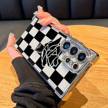 Una funda de teléfono con diseño de rosas a cuadros en blanco y negro, perfecta para Samsung Galaxy S25 ULTRA/S25/S24 Ultra/S24, S23/S23 FE/S23 Ultra/S22.Proporciona protección para el marco de lentes adecuada tanto para hombres como para mujeres, utilizando material de TPU electrochapado y un diseño transparente impreso. - Colores mixtos - Ver 5