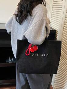 Chiếc túi xách thời trang này có mặt dây chuyền hình quả táo, khóa dán, hai quai xách và họa tiết chữ cái, tạo nên vẻ ngoài đa năng và dễ thương. Phù hợp cho phụ nữ và nữ sinh viên đại học sử dụng đi làm, hẹn hò, đi chơi và đi làm hàng ngày. Không gian bên trong có thể đựng được chai nước, ô và các vật dụng cần thiết hàng ngày khác. - màu đen - Xem 5