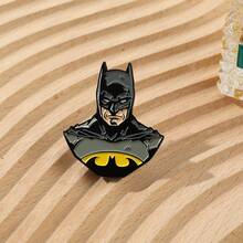 Warner Bros 华纳兄弟 1 件装创意动漫卡通胸针 时尚蝙蝠侠珐琅别针金属徽章饰品服装背包配饰礼品 - 均碼 - 查看 5