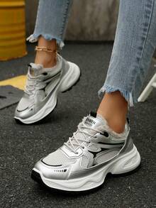 Giày thể thao đế dày buộc dây thời trang thu/đông cho nữ, màu tương phản, lỗ xỏ dây kim loại, phong cách đường phố, thoải mái, ấm áp, tăng chiều cao ẩn, lưới thoáng khí, giảm xóc, giày thường ngày ngoài trời - Bạc - Xem 4