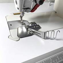 可调节缝纫机边缘导向附件 - 通用斜纹滚边压脚，用于精确缝制包边。银灰色双管设计，适用于家庭和工业缝纫、绗缝和DIY节日工艺品项目，安装和操作简便。 - 彩色 - 查看 3