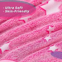 1 pieza Manta con brillo en la oscuridad para niños de color rosa, con estampado de nubes estrelladas, manta de franela suave y esponjosa, regalo para niños y niñas, cómoda para sofá, cama, escuela, cumpleaños, Navidad, Halloween, Acción de Gracias, Pascua - Multicolor - Ver 8
