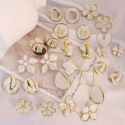 18 Pieces (Random Shipment) 304 Stainless Steel White Flower/ Hollow Leaf Round Glaze Stud Earrings. Suitable As Birthday Anniversary Or Valentine's Day Gifts. Applicable For Both Men And Women For Daily Wear.