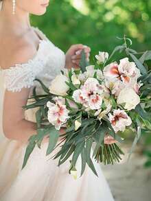 一束17.71英寸的白色仿真鸢尾花，带花苞，质感逼真，采用PU材质制成。适用于婚礼、家居、室内外、花园、节日、派对、餐桌摆饰、办公室和客厅装饰（白色）。 - 彩色 - 查看 9