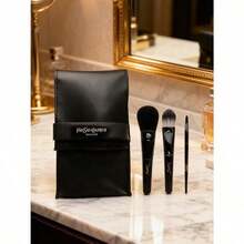 Yves Saint Laurent Wielofunkcyjny pędzel do makijażu – do nakładania różu i podkładu bez smug, niezbędny w podróży YSL-Gift-10