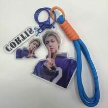 GO! 时尚 你想要的 COER JAMES JUHOON MATIN SEINGHYEON KEONHO 钥匙扣、挂件、吊坠，适用于衣服、包包、车钥匙 - 创意可爱派对装饰，理想的圣诞礼物、情人节礼物、生日礼物 - 彩色 - 查看 18