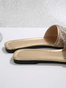 2026 Nuevas sandalias de tacón plano tipo mula con puntera cuadrada y adorno de cristal, estilo francés, para mujer. Uso casual al aire libre, adecuado para primavera, verano y otoño. Combina bien con vestidos. - Dorado - Ver 10