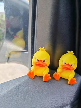 1pc-Angry Yellow Duck Figurine, Featuring A Moody Little Duck With Expressive Features, Big Eyes, And A Sharp Beak. Made Of Durable Plastic For Indoor Or Outdoor Decoration. No Batteries Or Power Required. A Unique Desktop Or Shelf Ornament, Making A Great Personalized Gift Choice.
