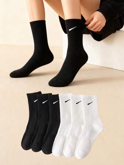 12/6 Pairs Of Casual Socks For Men And Women. The Sports Socks Are Simple, Comfortable And Breathable. They Can Be Worn By Men And Women In All Seasons. They Are A Must-Have Item For Casual Sports During The School Season.