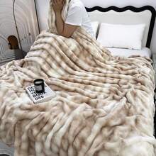 Thickened Faux Rabbit Fur Bubble Blanket, Extra Warm For Winter, Extra-Large King/Queen Size, Suitable For Single/Double Use, Machine Washable, Suitable For All Seasons, Soft And Comfortable, Perfect For Bedrooms, Sofas, Offices, Car Travel, Multi-Functional Blanket, Small Blanket, Shawl Blanket, Pet Blanket, Decorative Blanket, Christmas Gift, Halloween Gift, Birthday Gift. - màu trắng sữa - Xem 2
