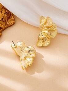 1对时尚金属金色不对称卷边半花吊坠耳环，适合女性日常和派对装扮