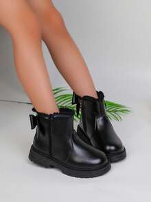 1双儿童秋冬靴，侧拉链纯色简约百搭低帮休闲靴，舒适保暖，适合女孩室内外穿着，休闲度假皆宜