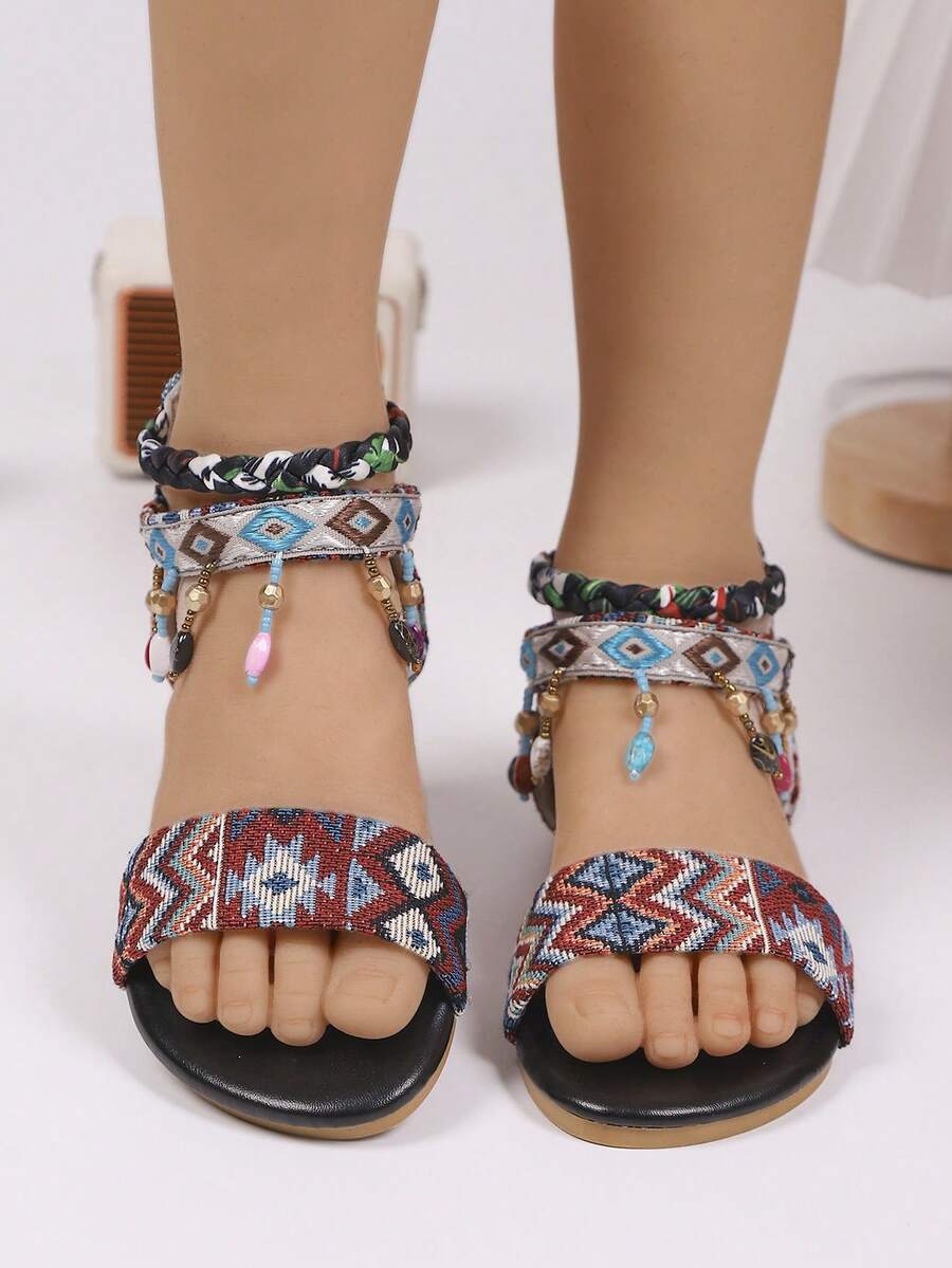 1 Pair Bohemian Embroidered Beaded Strap Travel Roman Sandals - Black - View 1