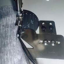 可调节缝纫机边缘导向附件 - 通用斜纹滚边压脚，用于精确缝制包边。银灰色双管设计，适用于家庭和工业缝纫、绗缝和DIY节日工艺品项目，安装和操作简便。 - 彩色 - 查看 10