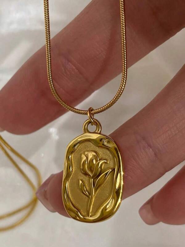 1pc Luxury Stainless Steel 18K Gold-Plated Oval Rose Pendant Necklace, Hypoallergenic, Fashionable For Daily Use, Retro And Elegant Round Snake Chain, Long-Lasting Color, Hypoallergenic, Suitable For Women To Wear Daily, Valentine's Day, Christmas, Mother's Day, Jewelry Gift