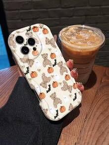 Un diseño otoñal encantador con ositos de peluche, calabazas y fantasmas divertidos, perfecto para  17,  16,  16 Pro Max,  15,  15 Pro Max,  14,  13,  12 y compatible con  11 Pro. Fabricado en TPU suave para una protección óptima contra golpes. Un regalo ideal para familiares y amigos en Halloween o cualquier ocasión especial. - Blanco - Ver 1