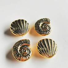 2 Stücke Knopfset im Ozean-Stil, Muschel- & Schnecken-Hemd-Dekorknöpfe, unisex Bekleidungsknöpfe, Flip-Flop Design, ohne Nähen, in 3 Sekunden anlegen, Urlaubsgeschenk - Gold - Übersicht 2