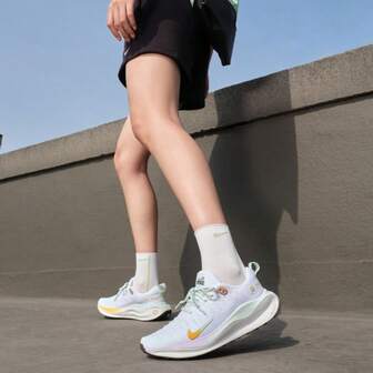 Nike 女子REACTX INFINITY RUN 4運動休閒泡棉緩震公路跑步鞋