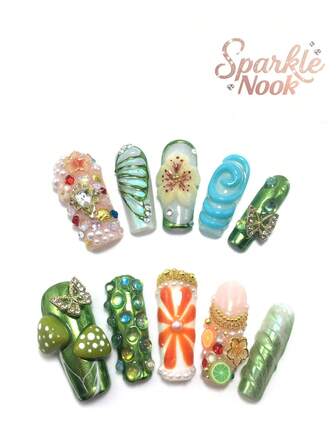 Cada set consta de 10 piezas de placas de uñas acrílicas cuadradas hechas a mano en estilo Y2K, diseñadas al estilo francés con rhinestones, mariposas, lunares y decoraciones de pétalos, disponibles en múltiples tonos y colores nude. 3 tamaños para ajustar, adecuado para fiestas, bailes y uso diario, viene con un kit de uñas, lo que lo convierte en un regalo ideal de uñas postizas para damas y niñas.