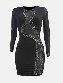 Elegante abito da cocktail corto e glamour per donna, con maniche lunghe in rete impreziosite da strass e collo rotondo. Abiti da donna per l'autunno, abiti invernali, abiti natalizi, abiti per Capodanno, abiti eleganti per feste, abiti da laurea per donne, abiti da ballo formali per donne, abito corto aderente a maniche lunghe e collo rotondo