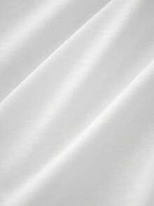Dinosaurio azul relajado junto a la piscina con palmeras y cielo rosa que transmite diversión y descanso camiseta para mujer 100% algodón cómoda y moderna para verano - Blanco - Ver 6