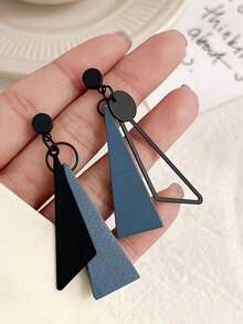 1对极简主义木质朦胧蓝夹式耳环，不对称黑色独特高端三角形夹式耳环