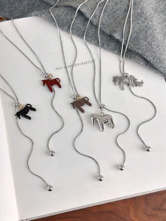 1件复古马吊坠项链，可叠戴，设计优雅，百搭配饰