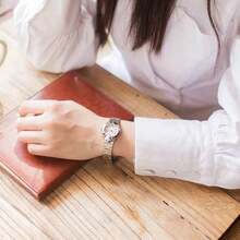 Đồng hồ Casio nữ, dây đeo bằng thép không gỉ màu bạc, mặt tròn, đồng hồ thạch anh nữ thanh lịch, chống nước, hoàn hảo cho trang phục công sở và thường ngày - Một cỡ - Xem 8