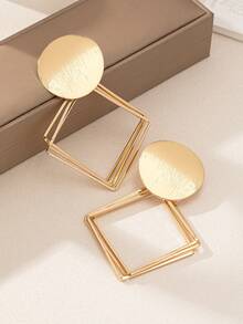 زوج من الأقراط الأنيقة للسيدات للتنقل بنقش نمر دائري هندسي