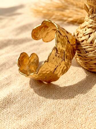 1pc Fashionable Asymmetrical Geometric Open Cuff Bracelet, Gold Color, Suitable For Holiday, Beach, Party, Daily Outfit