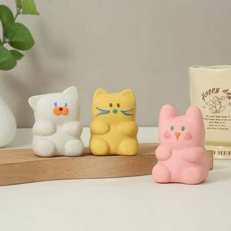 1个宠物玩具，乳胶材质，会发出吱吱声，趣味互动玩具，适合宠物狗