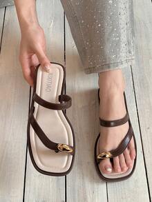 XIXITIAO 女士户外软底人字拖，百搭纯色沙滩凉鞋，法式简约风格平底方头轻便舒适休闲家居拖鞋，适合海滩/户外/派对等场合