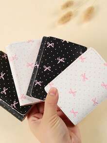 Portofel mic și proaspăt, cu triplă pliere, design de nișă, fundă roz, decorațiuni cu buline, portofel pliabil multifuncțional pentru monede, geantă pentru carduri de identitate, geantă pentru monede, mic și portabil, portabil, necesități zilnice, cadou perfect de sărbători, cadou de ziua de naștere, pentru cei dragi, membrii familiei, mame, prieteni, iubite, colegi de clasă, colegi, profesori (alb, negru)