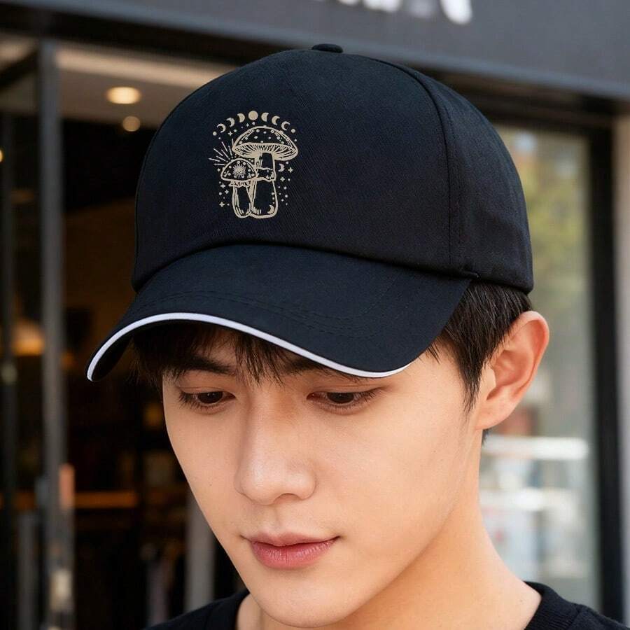 A cap with a design of mushrooms and the moon on a black base, compact and comfortable, in a street fashion style snapback cap Duckville cap ball cap graphic print retro small head around large head around baseball cap unisex sports breathable Baseball cap duck cap low cap visual snapback low cap fashionable - ブラック - チェックする 1