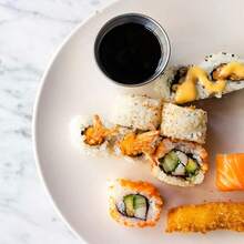 2/4/8/10个装不锈钢蘸酱杯，可重复使用的商用级金属调味碗，独立分装杯，小圆杯，容量1.5盎司，可盛放番茄酱、马里纳拉酱、烧烤酱等，适合家庭和餐厅使用。 - 銀色 - 查看 2