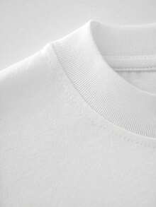 Dinosaurio azul relajado junto a la piscina con palmeras y cielo rosa que transmite diversión y descanso camiseta para mujer 100% algodón cómoda y moderna para verano - Blanco - Ver 4