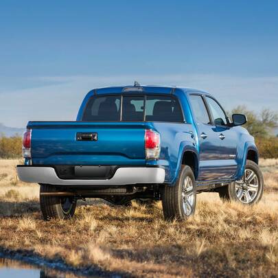 Rear Step Bumper, Compatible With 2007-2013- Tundra, Chrome Steel Back Bumper, Assembly Replacement Rear Bumper With License Plate Light And Step Pad, Without Sensor Holes, For TO1103117