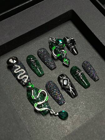 10 piezas/paquete - Exclusivo para amantes góticos - Piel de serpiente romántica oscura, pasional y desinhibida - Diamantes brillantes + Encanto de vanguardia - Accesorios de armadura hechos a mano rebeldes del amor personalizados para el Día de San Valentín