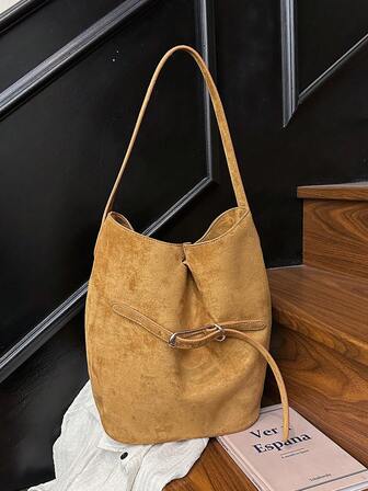 2025新款大容量女士手提包，秋冬新款单肩包，高品质复古通勤水桶包，绒面天鹅绒包，哑光质感